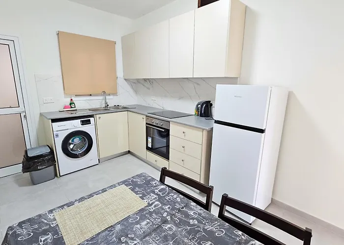 Sky Ward City Rooms, 150M From Chabad Lubavitch