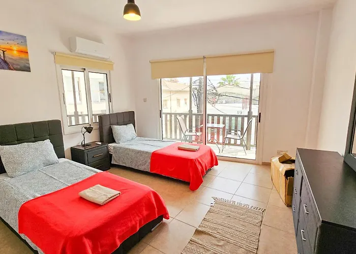 Sky Ward City Rooms, 150M From Chabad Lubavitch