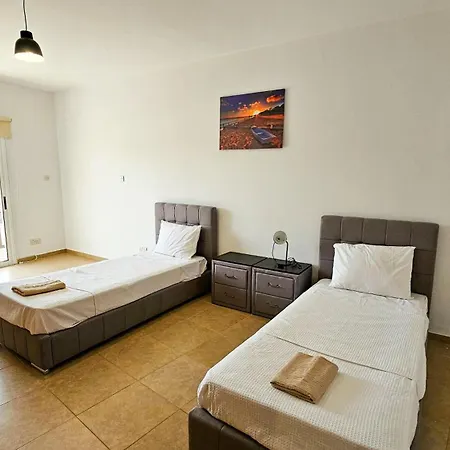 Sky Ward City Rooms, 150M From Chabad Lubavitch Larnaca Exterior photo